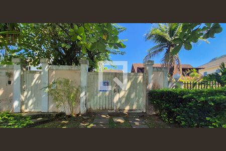 Casa de condomínio à venda com 550m², 4 quartos e 3 vagas Casa de condomínio à venda com 550m², 4 quartos e 3 vagasPlaca