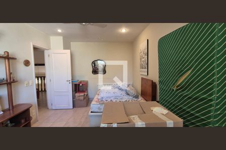 Casa de condomínio à venda com 550m², 4 quartos e 3 vagas Casa de condomínio à venda com 550m², 4 quartos e 3 vagasQuarto 2