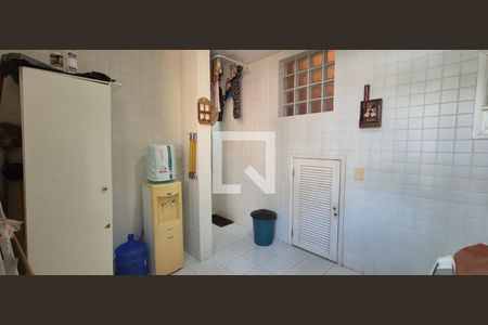 Casa de condomínio à venda com 550m², 4 quartos e 3 vagas Casa de condomínio à venda com 550m², 4 quartos e 3 vagasÁrea de Serviço