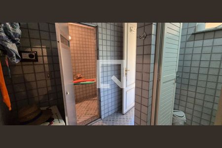 Casa de condomínio à venda com 550m², 4 quartos e 3 vagas Casa de condomínio à venda com 550m², 4 quartos e 3 vagasBanheiro 3