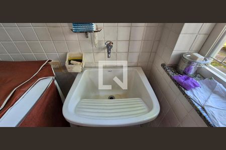 Casa de condomínio à venda com 550m², 4 quartos e 3 vagas Casa de condomínio à venda com 550m², 4 quartos e 3 vagasÁrea de Serviço