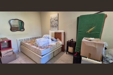 Casa de condomínio à venda com 550m², 4 quartos e 3 vagas Casa de condomínio à venda com 550m², 4 quartos e 3 vagasQuarto 2