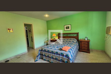 Casa de condomínio à venda com 550m², 4 quartos e 3 vagas Casa de condomínio à venda com 550m², 4 quartos e 3 vagasQuarto 4