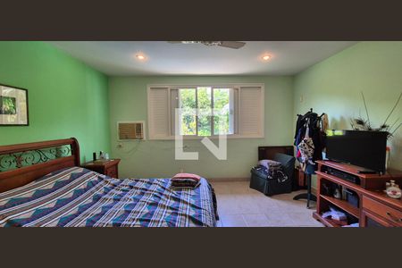 Casa de condomínio à venda com 550m², 4 quartos e 3 vagas Casa de condomínio à venda com 550m², 4 quartos e 3 vagasQuarto 4