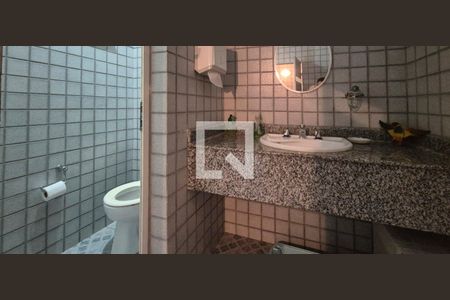 Casa de condomínio à venda com 550m², 4 quartos e 3 vagas Casa de condomínio à venda com 550m², 4 quartos e 3 vagasBanheiro 3