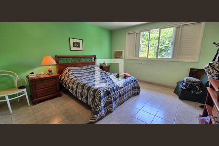 Casa de condomínio à venda com 550m², 4 quartos e 3 vagas Casa de condomínio à venda com 550m², 4 quartos e 3 vagasQuarto 4