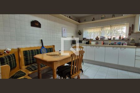 Casa de condomínio à venda com 550m², 4 quartos e 3 vagas Casa de condomínio à venda com 550m², 4 quartos e 3 vagasCozinha