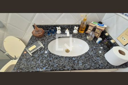 Casa de condomínio à venda com 550m², 4 quartos e 3 vagas Casa de condomínio à venda com 550m², 4 quartos e 3 vagasBanheiro do quarto 1 Q