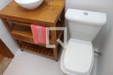 Casa à venda com 269m², 3 quartos e 8 vagasBanheiro da Suíte 2