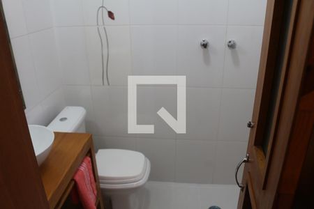 Casa à venda com 269m², 3 quartos e 8 vagasBanheiro da Suíte 2