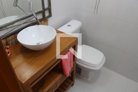 Casa à venda com 269m², 3 quartos e 8 vagasBanheiro da Suíte 2