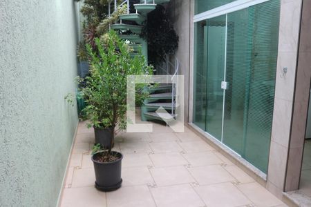 Casa à venda com 269m², 3 quartos e 8 vagasQuintal