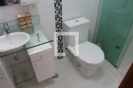 Casa à venda com 269m², 3 quartos e 8 vagasBanheiro da Suíte 1