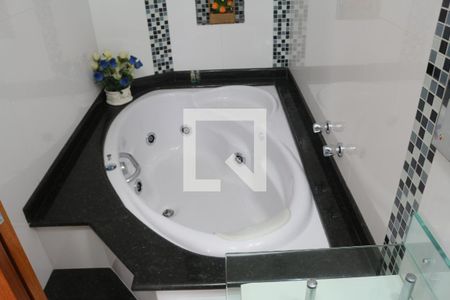 Casa à venda com 269m², 3 quartos e 8 vagasBanheiro da Suíte 1