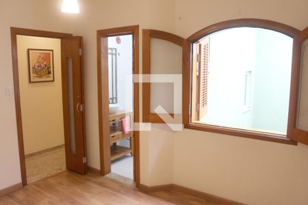 Casa à venda com 269m², 3 quartos e 8 vagasSuíte 2