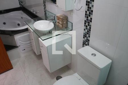 Casa à venda com 269m², 3 quartos e 8 vagasBanheiro da Suíte 1