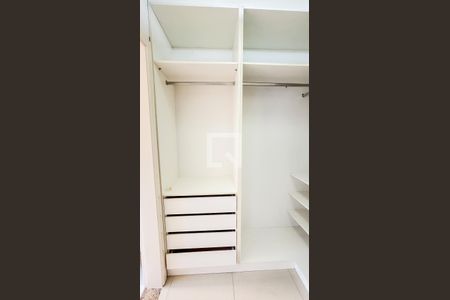 Casa à venda com 225m², 3 quartos e 5 vagas Casa à venda com 225m², 3 quartos e 5 vagasSuite 1 Closet