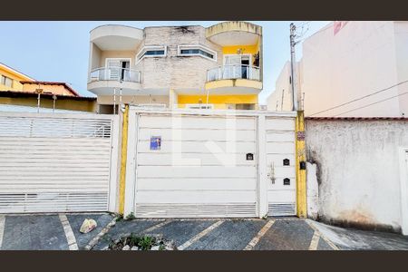 Casa à venda com 225m², 3 quartos e 5 vagas Casa à venda com 225m², 3 quartos e 5 vagasFachada