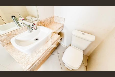 Casa à venda com 225m², 3 quartos e 5 vagas Casa à venda com 225m², 3 quartos e 5 vagasBanheiro da Suíte 3