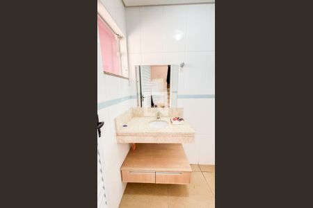 Casa à venda com 225m², 3 quartos e 5 vagas Casa à venda com 225m², 3 quartos e 5 vagasÁrea de Serviço - Banheiro