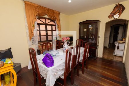 Casa à venda com 300m², 5 quartos e 3 vagas Casa à venda com 300m², 5 quartos e 3 vagasSala de Jantar