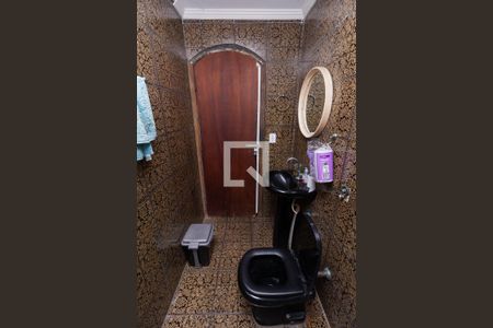 Casa à venda com 300m², 5 quartos e 3 vagas Casa à venda com 300m², 5 quartos e 3 vagasBanheiro 2