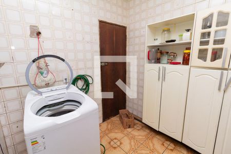 Casa à venda com 300m², 5 quartos e 3 vagas Casa à venda com 300m², 5 quartos e 3 vagasÁrea de Serviço