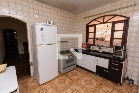 Casa à venda com 300m², 5 quartos e 3 vagas Casa à venda com 300m², 5 quartos e 3 vagasCozinha