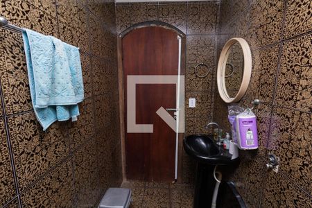 Casa à venda com 300m², 5 quartos e 3 vagas Casa à venda com 300m², 5 quartos e 3 vagasBanheiro 2