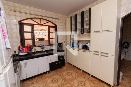 Casa à venda com 300m², 5 quartos e 3 vagas Casa à venda com 300m², 5 quartos e 3 vagasCozinha