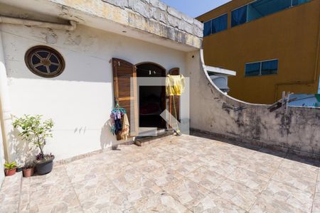 Casa à venda com 300m², 5 quartos e 3 vagas Casa à venda com 300m², 5 quartos e 3 vagasVaranda