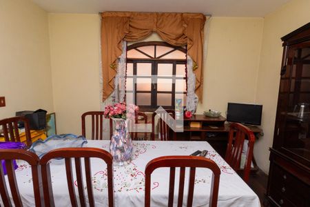 Casa à venda com 300m², 5 quartos e 3 vagas Casa à venda com 300m², 5 quartos e 3 vagasSala de Jantar