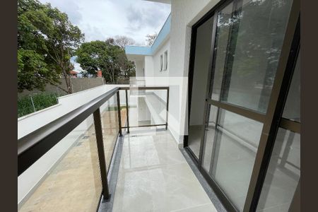 Casa à venda com 165m², 3 quartos e 2 vagasSacada Quarto 1