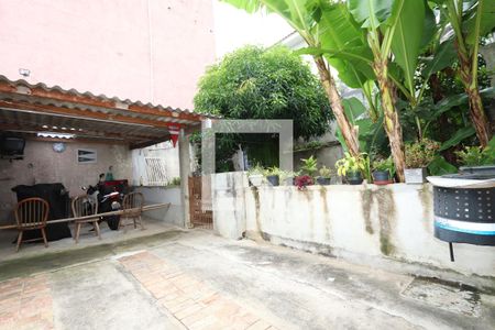 Casa à venda com 330m², 4 quartos e 6 vagasQuintal e Garagem dos Fundos