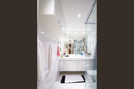 Apartamento à venda com 132m², 3 quartos e 1 vaga Apartamento à venda com 132m², 3 quartos e 1 vagaBanheiro social 2