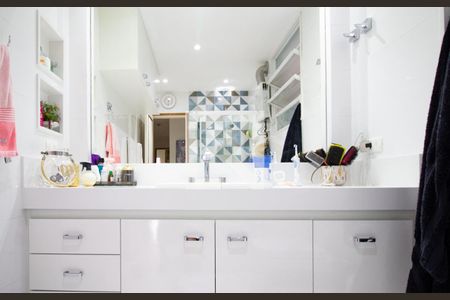 Apartamento à venda com 132m², 3 quartos e 1 vaga Apartamento à venda com 132m², 3 quartos e 1 vagaBanheiro social 2