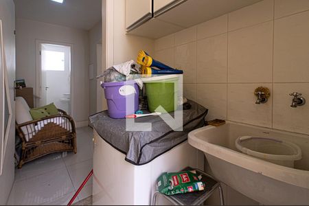 Casa à venda com 225m², 4 quartos e 6 vagas Casa à venda com 225m², 4 quartos e 6 vagasÁrea de serviço