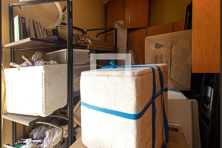 Casa à venda com 225m², 4 quartos e 6 vagas Casa à venda com 225m², 4 quartos e 6 vagasQuarto de serviço