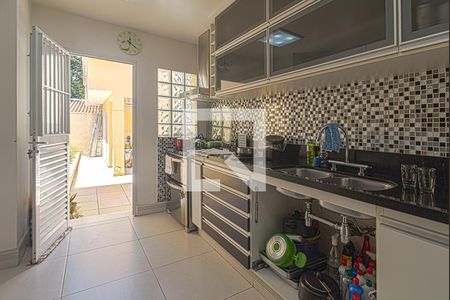 Casa à venda com 225m², 4 quartos e 6 vagas Casa à venda com 225m², 4 quartos e 6 vagasCozinha