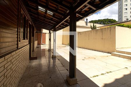 Casa à venda com 225m², 4 quartos e 6 vagas Casa à venda com 225m², 4 quartos e 6 vagasÁrea comum