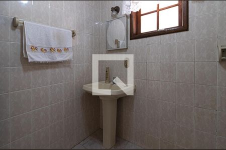 Casa à venda com 225m², 4 quartos e 6 vagas Casa à venda com 225m², 4 quartos e 6 vagasEdícula Banheiro