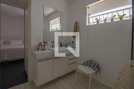 Casa à venda com 225m², 4 quartos e 6 vagas Casa à venda com 225m², 4 quartos e 6 vagasBanheiro Suíte