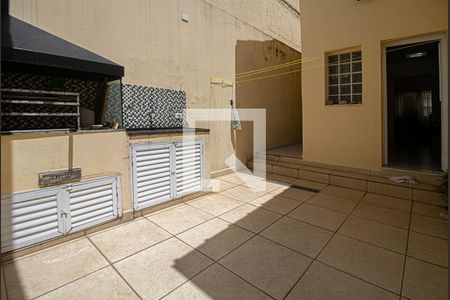 Casa à venda com 225m², 4 quartos e 6 vagas Casa à venda com 225m², 4 quartos e 6 vagasÁrea comum