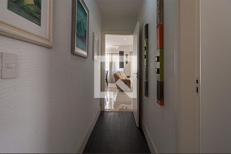 Casa à venda com 225m², 4 quartos e 6 vagas Casa à venda com 225m², 4 quartos e 6 vagasCorredor