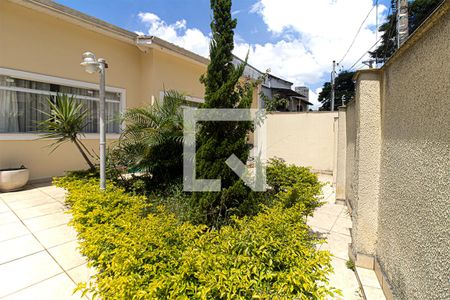 Casa à venda com 225m², 4 quartos e 6 vagas Casa à venda com 225m², 4 quartos e 6 vagasÁrea comum