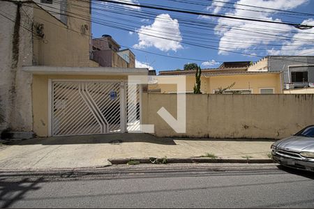 Casa à venda com 225m², 4 quartos e 6 vagas Casa à venda com 225m², 4 quartos e 6 vagasfachada