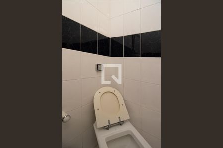 Casa à venda com 225m², 4 quartos e 6 vagas Casa à venda com 225m², 4 quartos e 6 vagasBanheiro de serviço