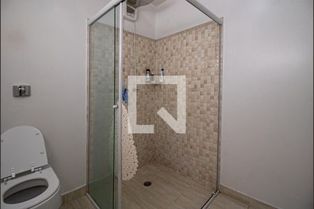 Casa à venda com 225m², 4 quartos e 6 vagas Casa à venda com 225m², 4 quartos e 6 vagasBanheiro Suíte