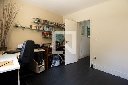 Casa à venda com 225m², 4 quartos e 6 vagas Casa à venda com 225m², 4 quartos e 6 vagasQuarto