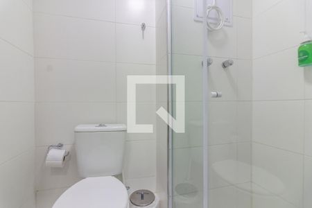 Banheiro de kitnet/studio para alugar com 1 quarto, 25m² em Sumarezinho, São Paulo